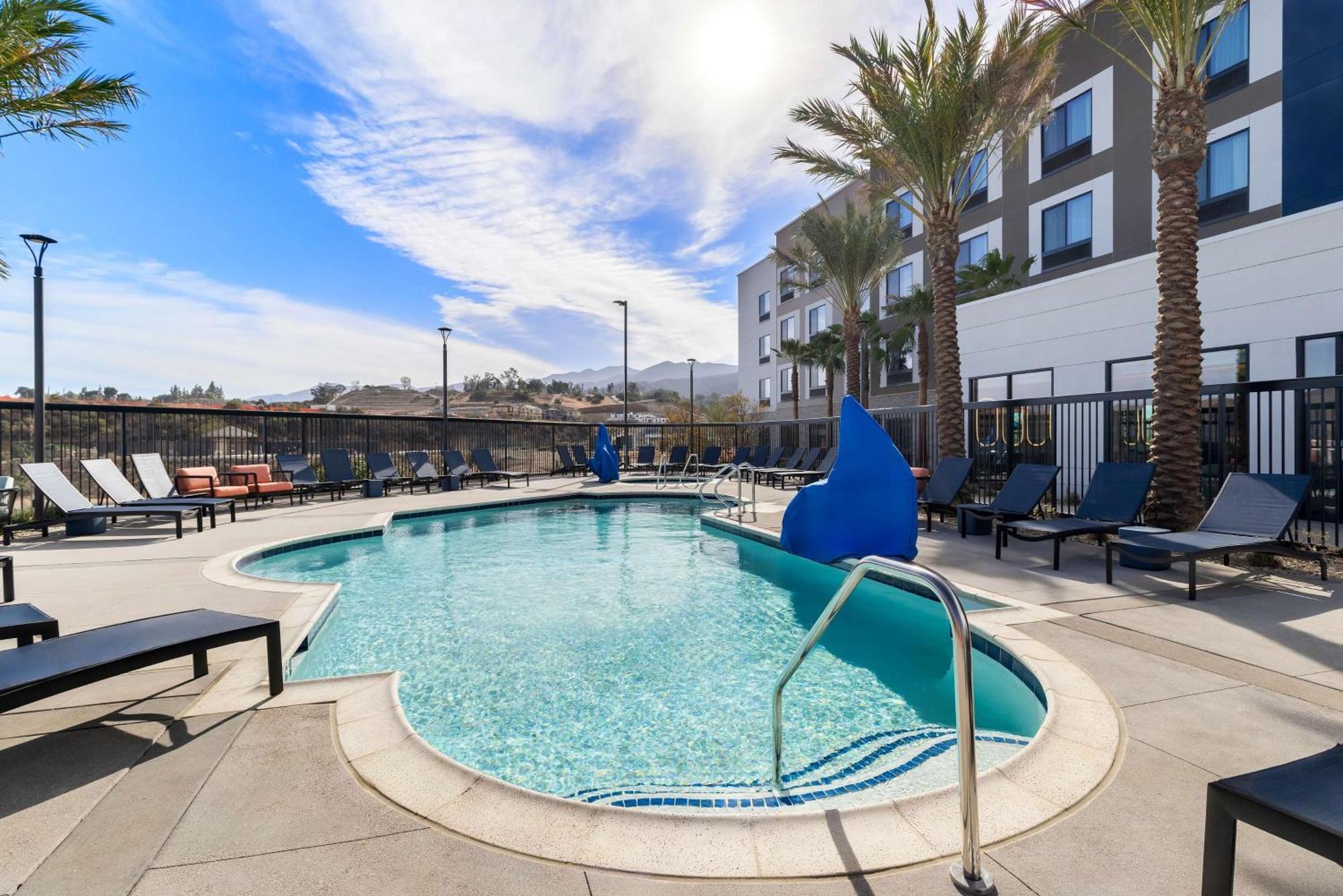 Hampton Inn & Suites Corona, Ca Exterior photo