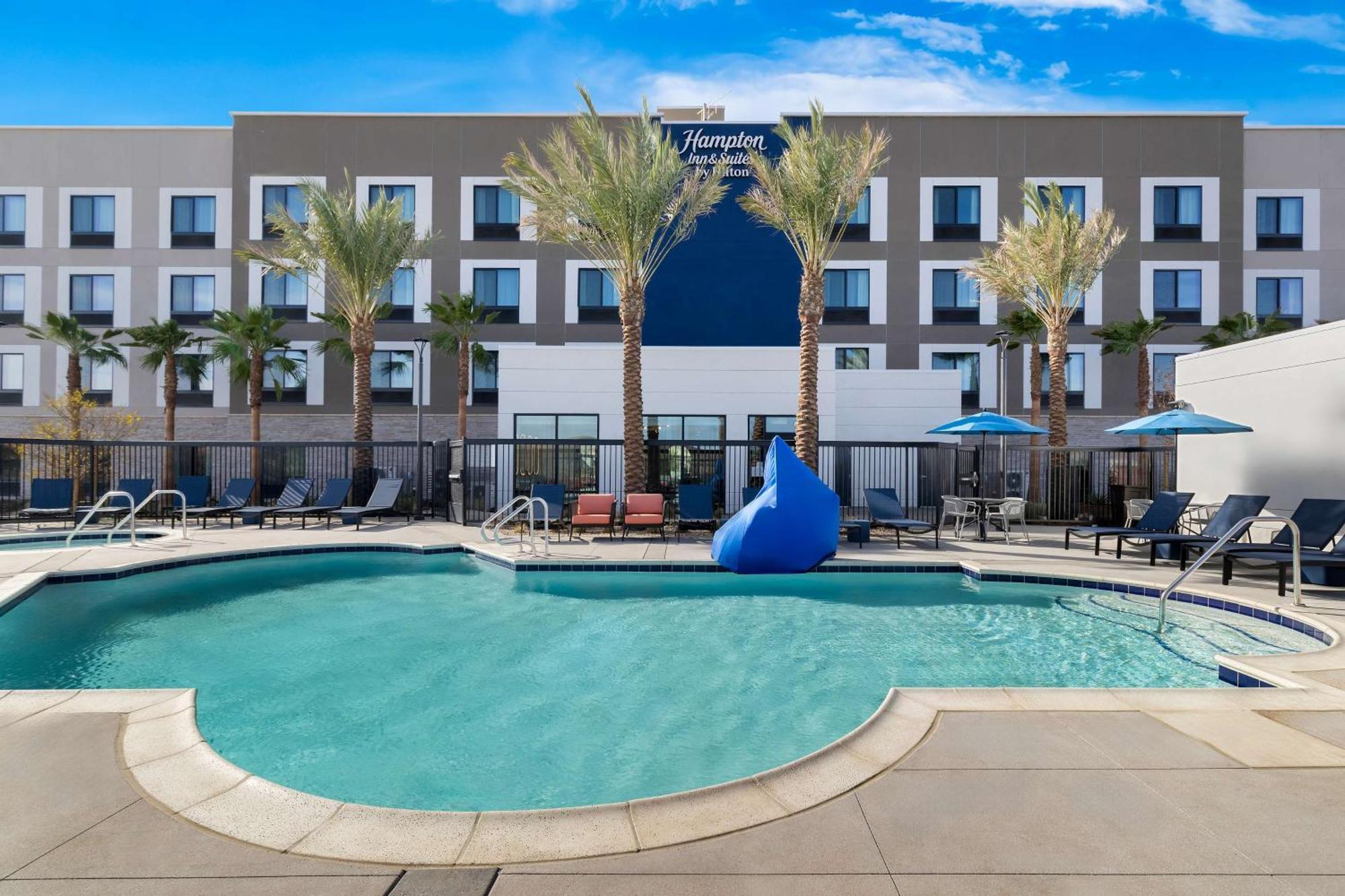 Hampton Inn & Suites Corona, Ca Exterior photo